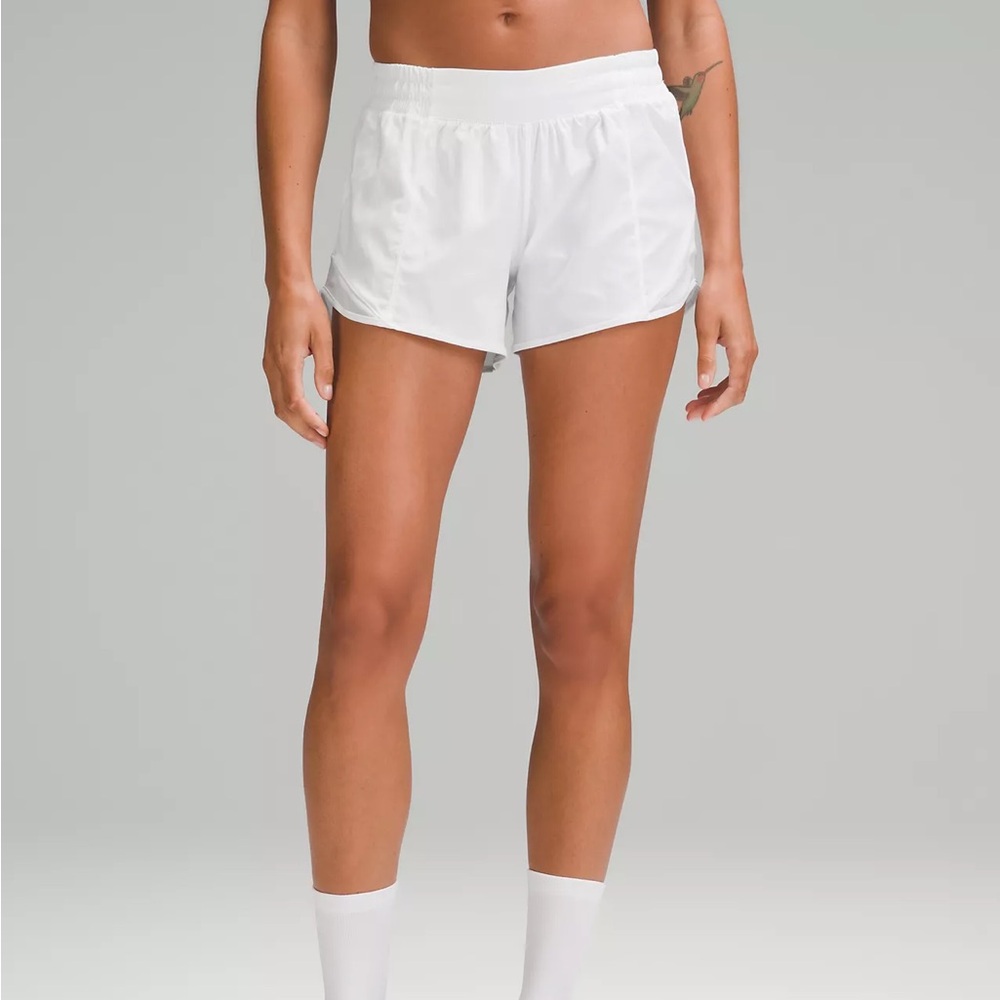 Lululemon NWT hotty hot low rise 4” shorts